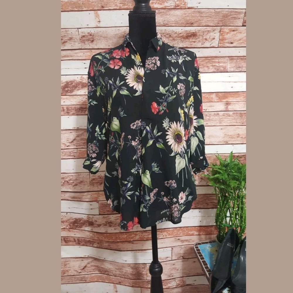 Zara Women Black Floral Vneck Lap Long Sleeve Top